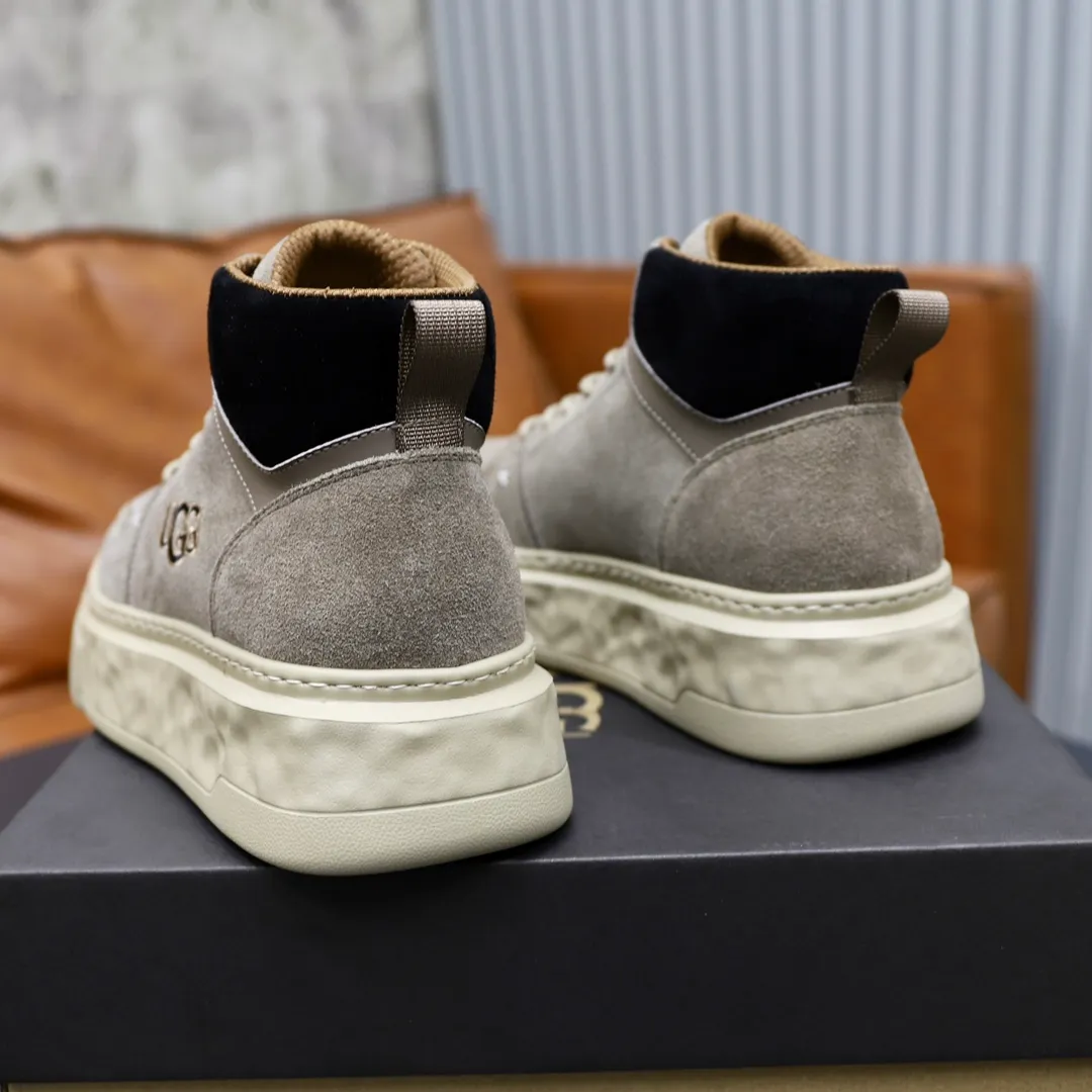 Ex-factory price: 620💰Thick wool imported from Australia Brand: UGG genuine purchase Size: 39-44 Grade: Official website 1:1 Material: First layer of genuine leather waterproof and antifreeze upper Real wool lining Original non-slip soft wear-resistant outsole Style category: Men's casual shoes Trendy style Comfortable on the feet Color: Official website color synchronization